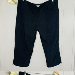 Columbia PFG Capri pants, size large